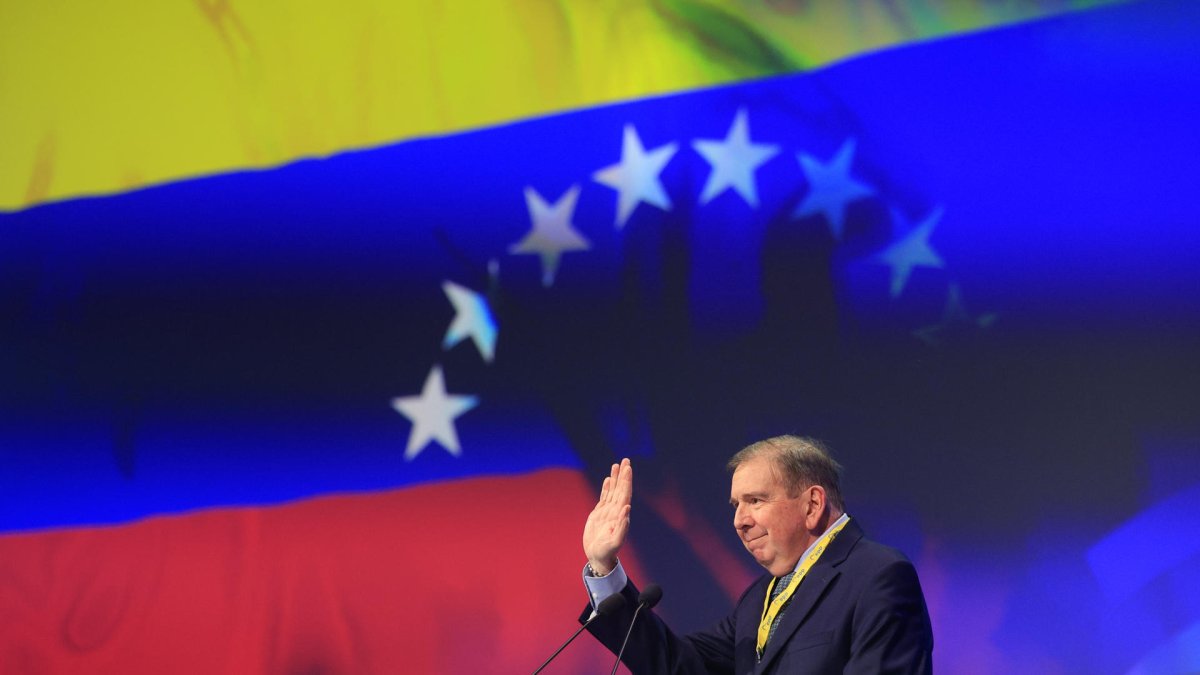 El líder opositor venezolano Edmundo González da un discurso en el marco de la segunda jornada del congreso del Partido Popular Europeo en Valencia, el miércoles 30 de abril de 2025.