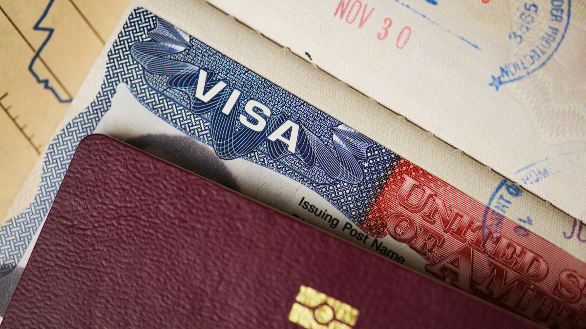 Pasaporte y ESTA en mano: así será el ingreso a EE.UU. sin visa desde 2025 para ciudadanos de países incluidos en el Visa Waiver Program.