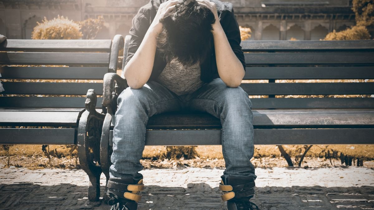 Jóvenes. Aumenta el sentimiento de soledad en jóvenes, a pesar de tener mayores conexiones en redes sociales.