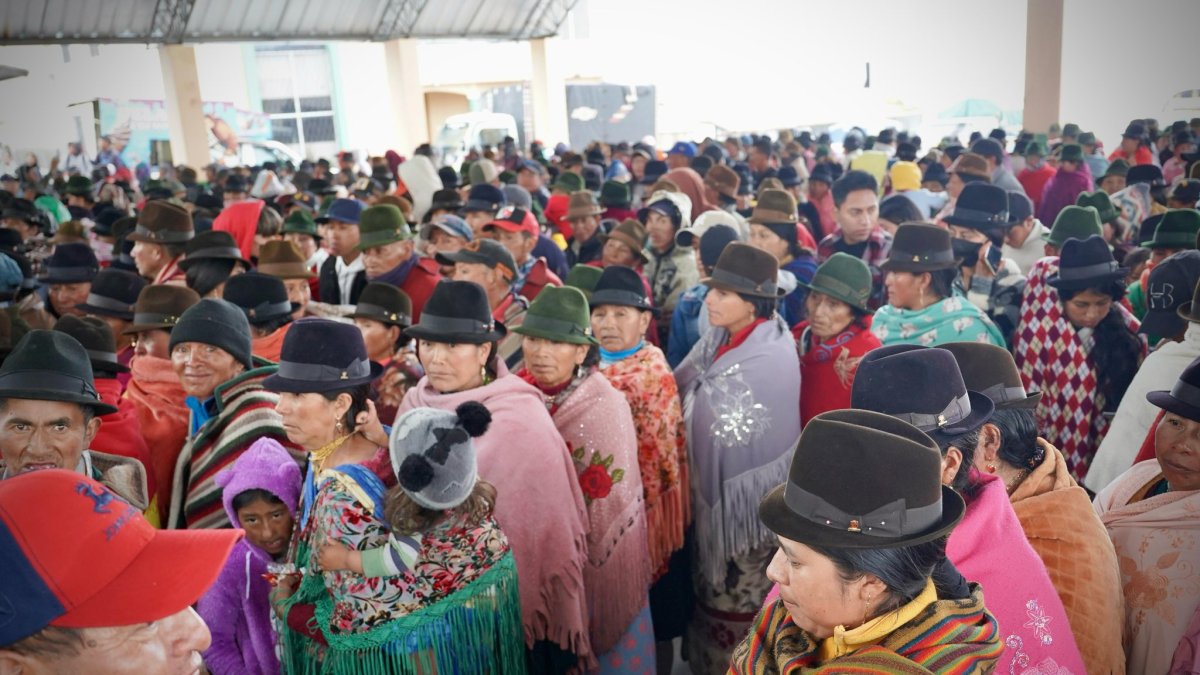 El MIES entrega el bono para las familias en condición de pobreza en Ecuador.