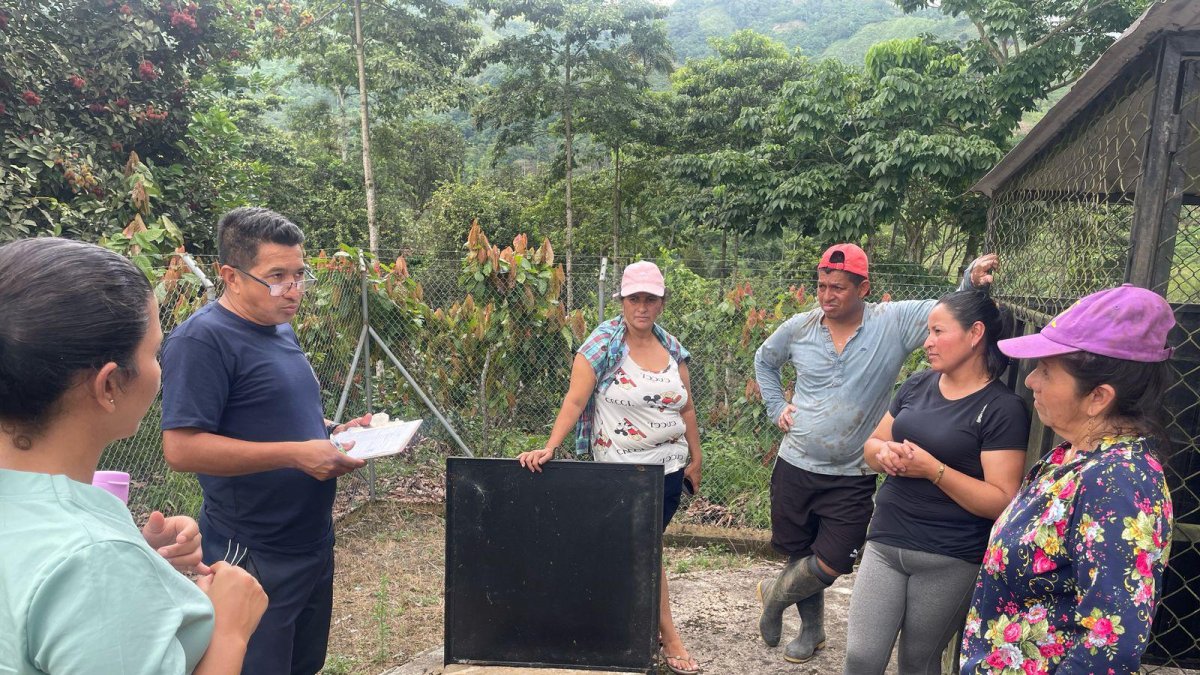 En Pangua, las autoridades comunitarias y representantes locales realizaron una inspección a los tanques de reserva de agua de la comuna Piedadcita.