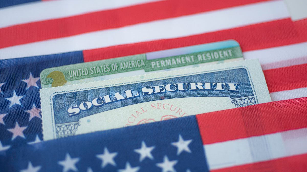 La renovación de la Green Card es clave para mantener el estatus legal en EE.UU.; el trámite se realiza ante USCIS y puede tardar hasta un año.