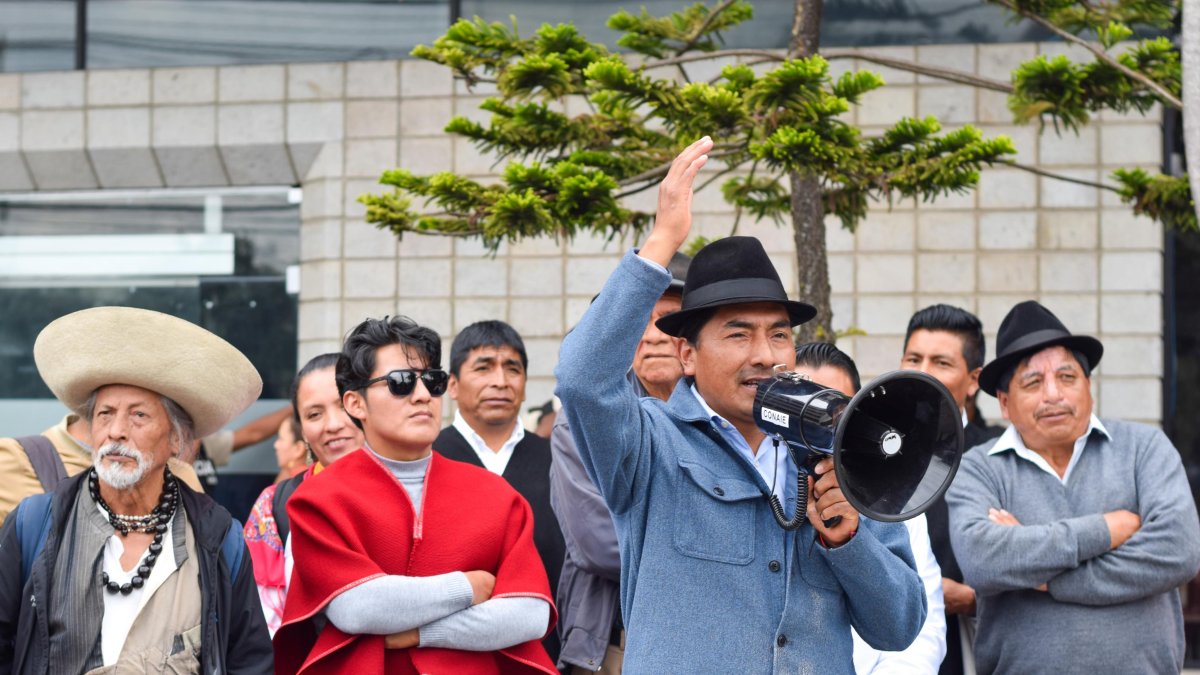 El presidente de la Conaie, Leonidas Iza, participó del plantón.