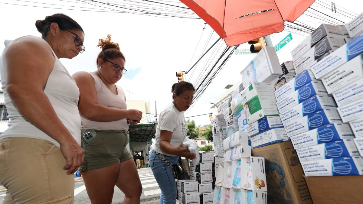 En los últimos días ha aumentado la venta de mascarillas en Guayaquil.