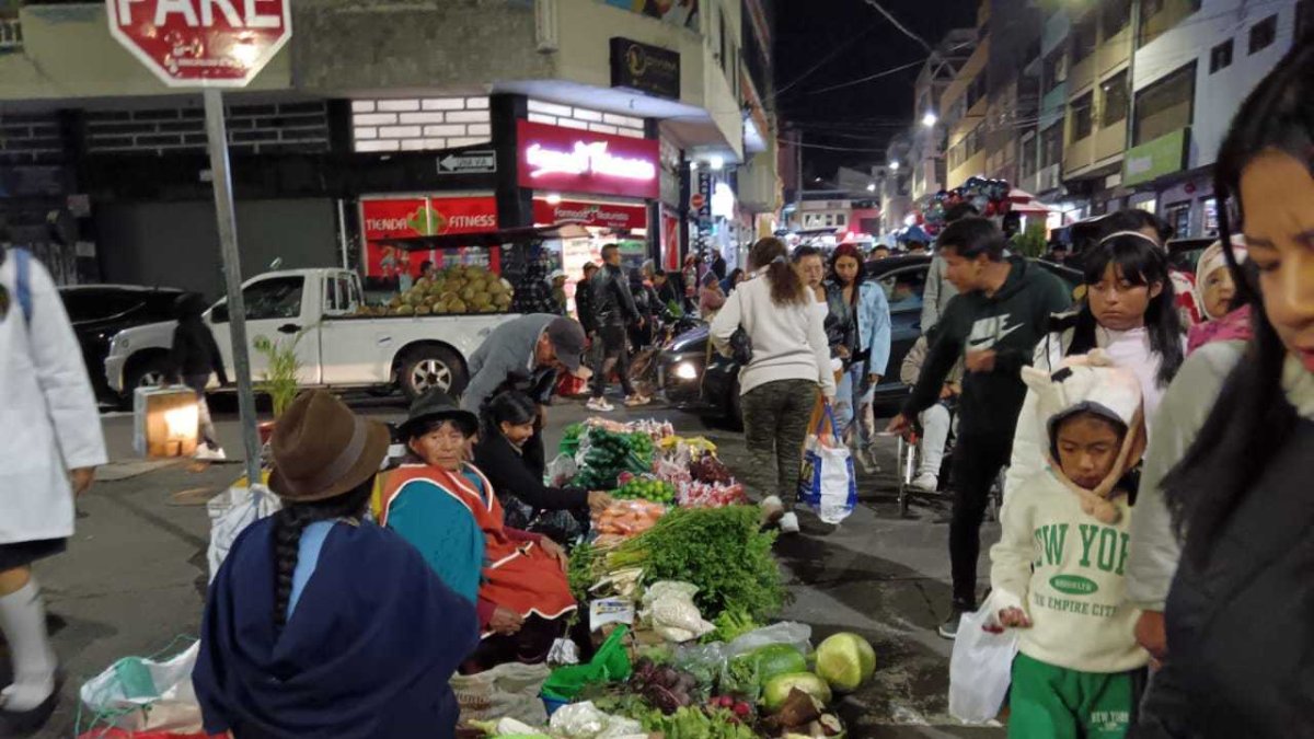 Situación. Los comerciantes ocupan parte del espacio público