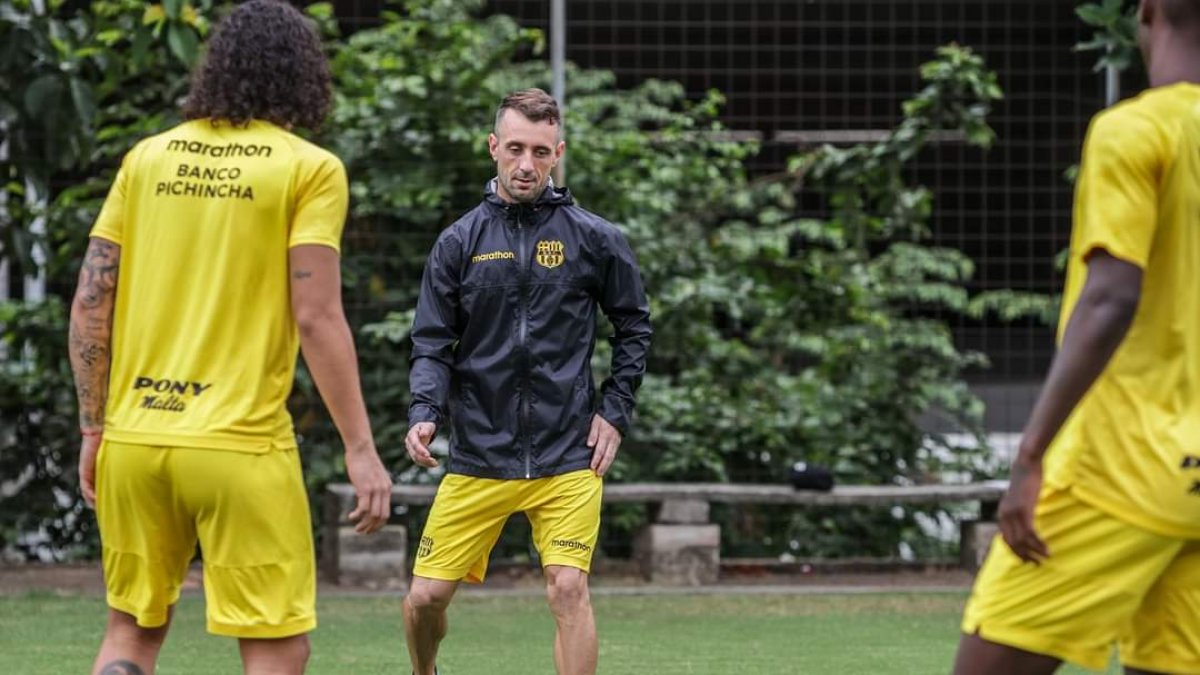 Damián Díaz (c) jugó en Barcelona y ganó tres títulos nacionales.