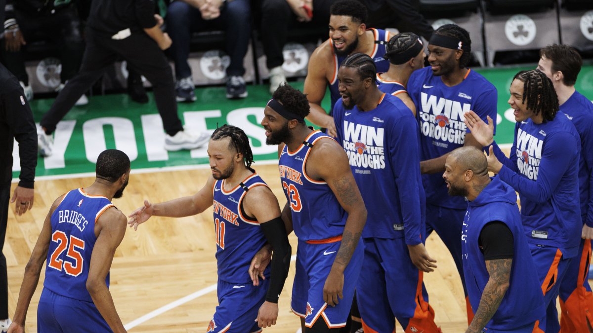 Los Knicks celebraron haber dado vuelta al marcador en los últimos instantes del cotejo.