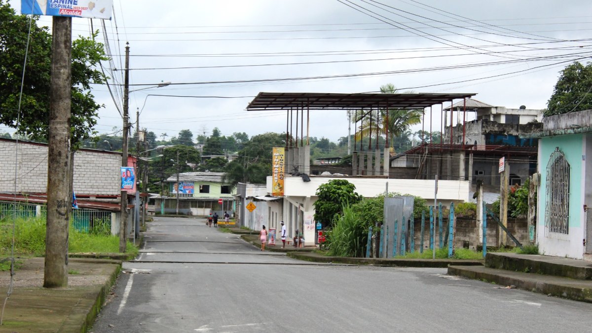 Ataque con bombas molotov a la casa de la madre del futbolista Juan Cazares en Quinindé.