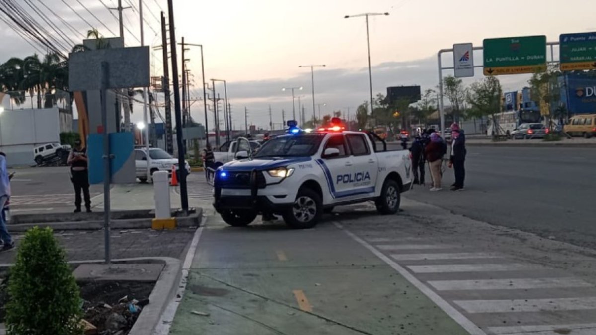 La Policía, en el área donde se produjo el ataque este 7 de mayo.