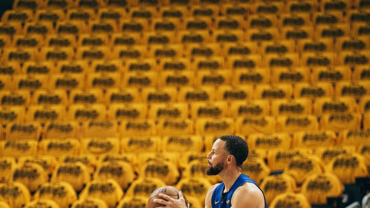 Stephen Curry, pieza fundamental de Warriors está en lista de espera.