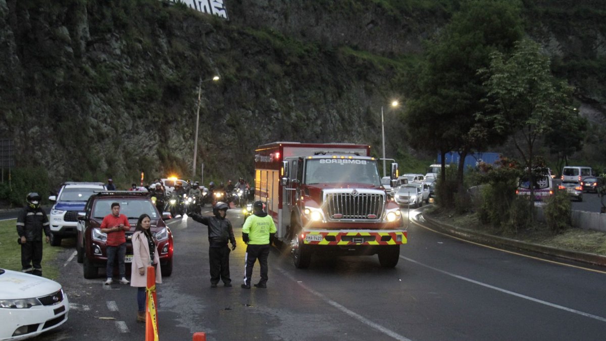 Dos hombres fueron arrojados a la quebrada y terminaron en el cauce del río Machángara.