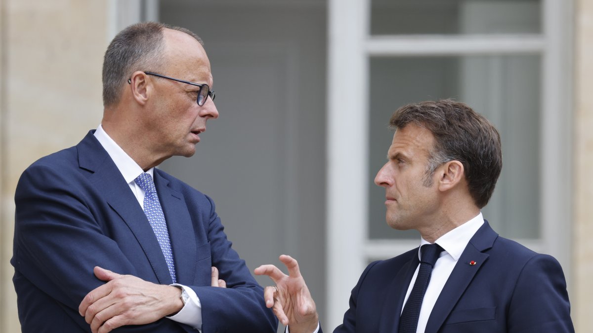 El canciller alemán, Friedrich Merz, visita Francia y Polonia al día siguiente de su elección. En la imagen, junto a Emmanuel Macron.