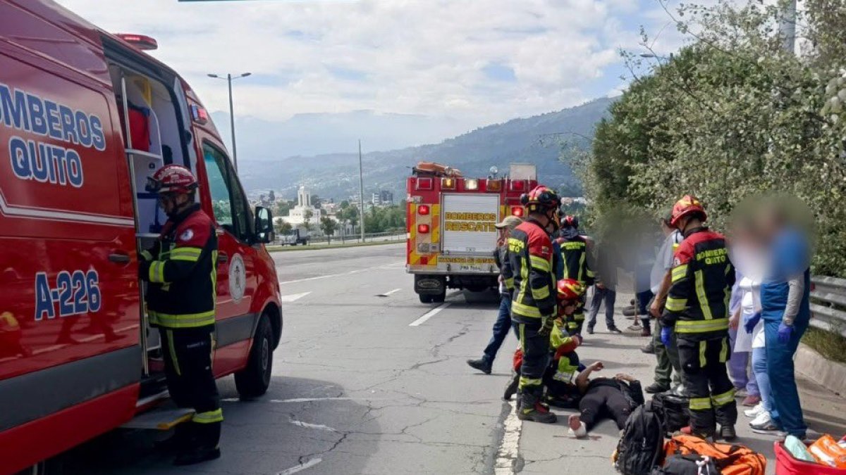 Por el siniestro de tránsito se cerró el carril derecho de la vía, en sentido Quito-Aeropuerto.