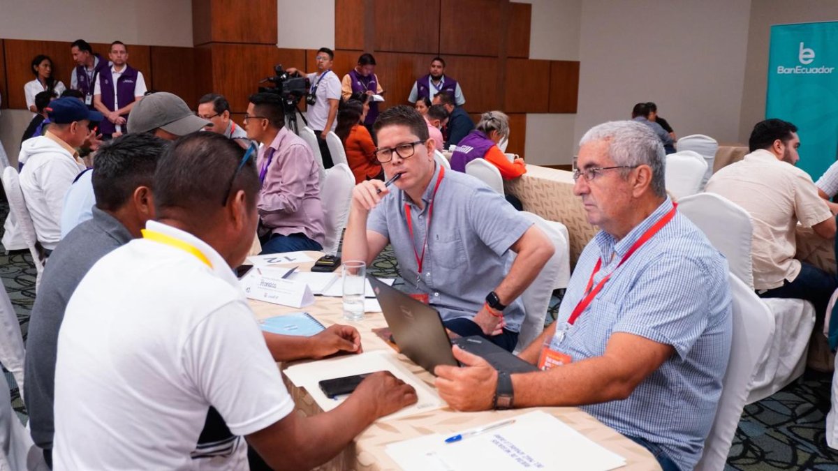 Productores provenientes de siete provincias comercializaron su oferta.