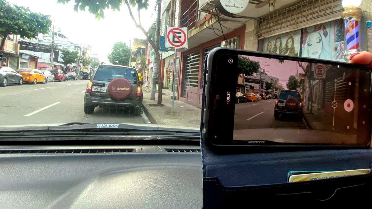 Producción. Desde bloqueos de vías hasta vehículos mal estacionados se reportan. La ATM dice que permite construir una ciudad más ordenada.