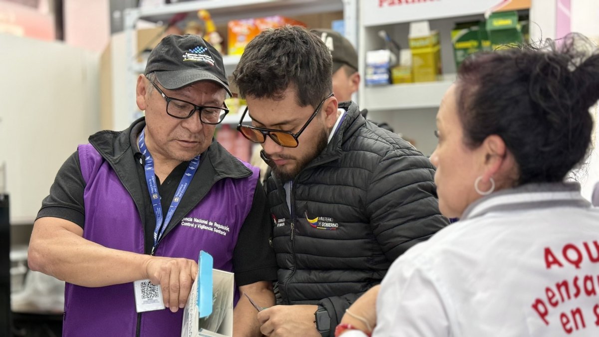 Este 7 de mayo se realizaron una serie de operativos de control en Guayaquil para constatar el estado de las mascarillas que se venden en la ciudad.