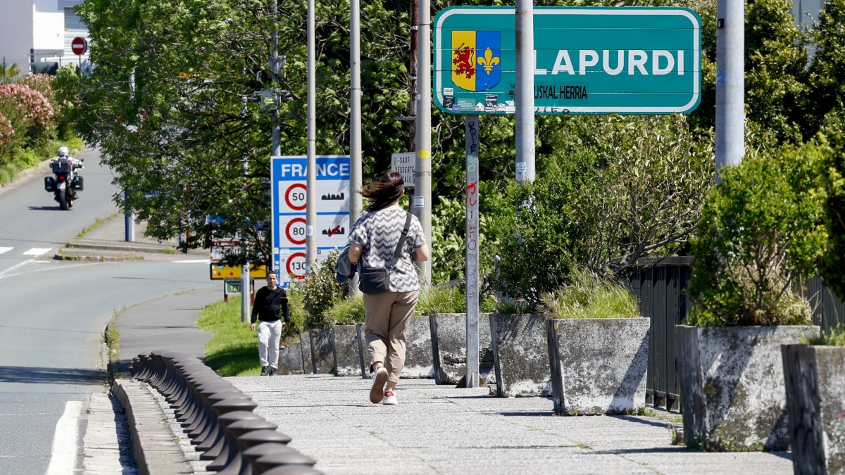 Frontera entre Francia y España, en el País Vasco, donde son víctimas los inmigrantes procedente de África y los ciudadanos negros que viven en la comarca. 
