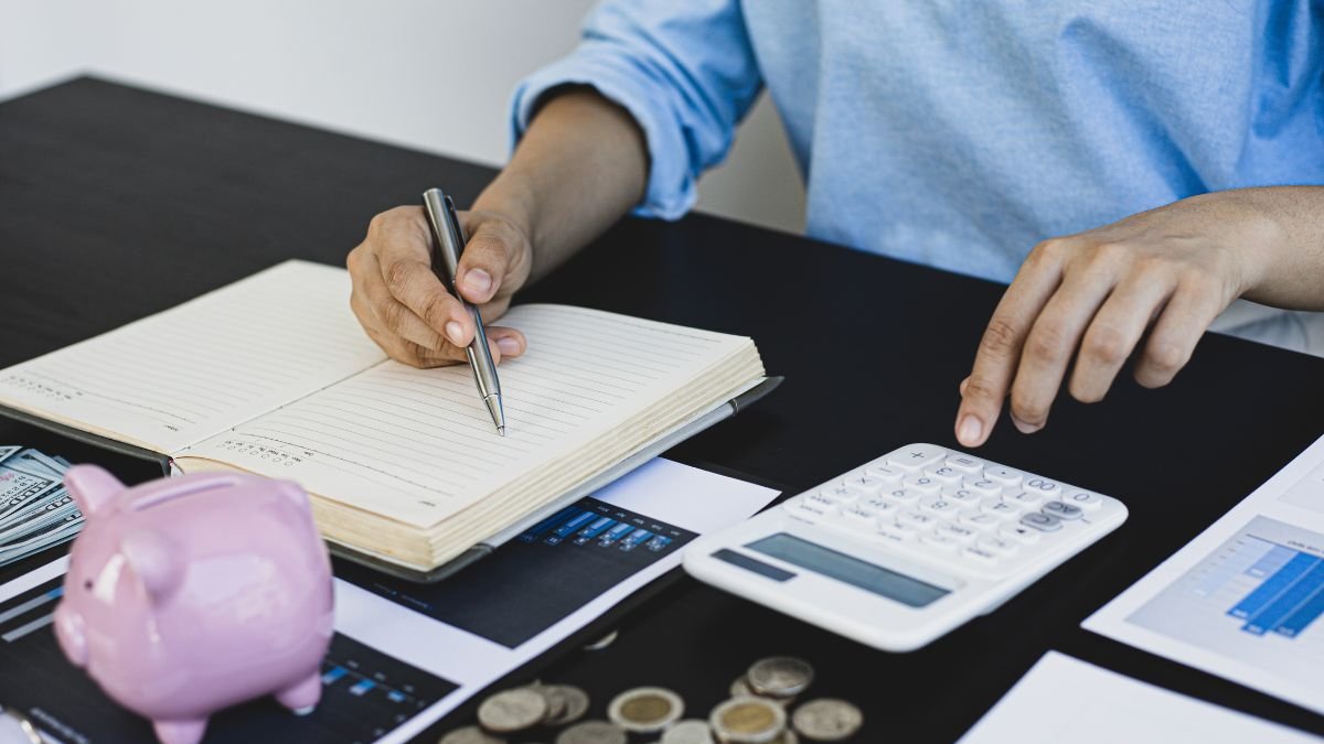 Consejo. Experto recomienda ahorrar el 20 por ciento de los ingresos mensuales para mejorar la salud financiera.