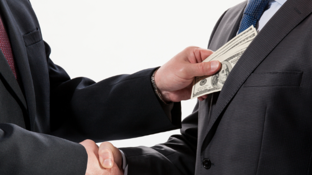 Dos exfuncionarios del IESS fueron llamados a juicio.