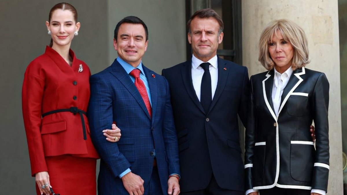 Daniel Noboa estuvo acompañado de su esposa, Lavinia Valbonesi, en su encuentro con el presidente de Francia, Emmanuel Macron.