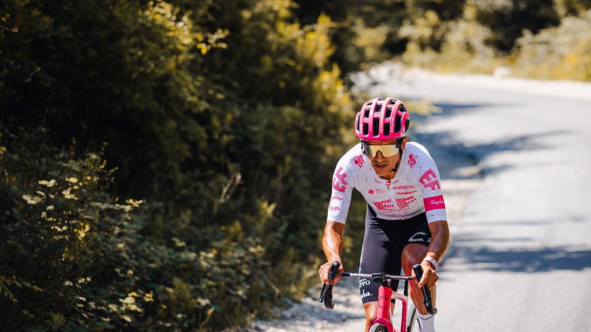 La Locomotora del Carchi se metió al Top Ten en el debut de la ronda italiana.