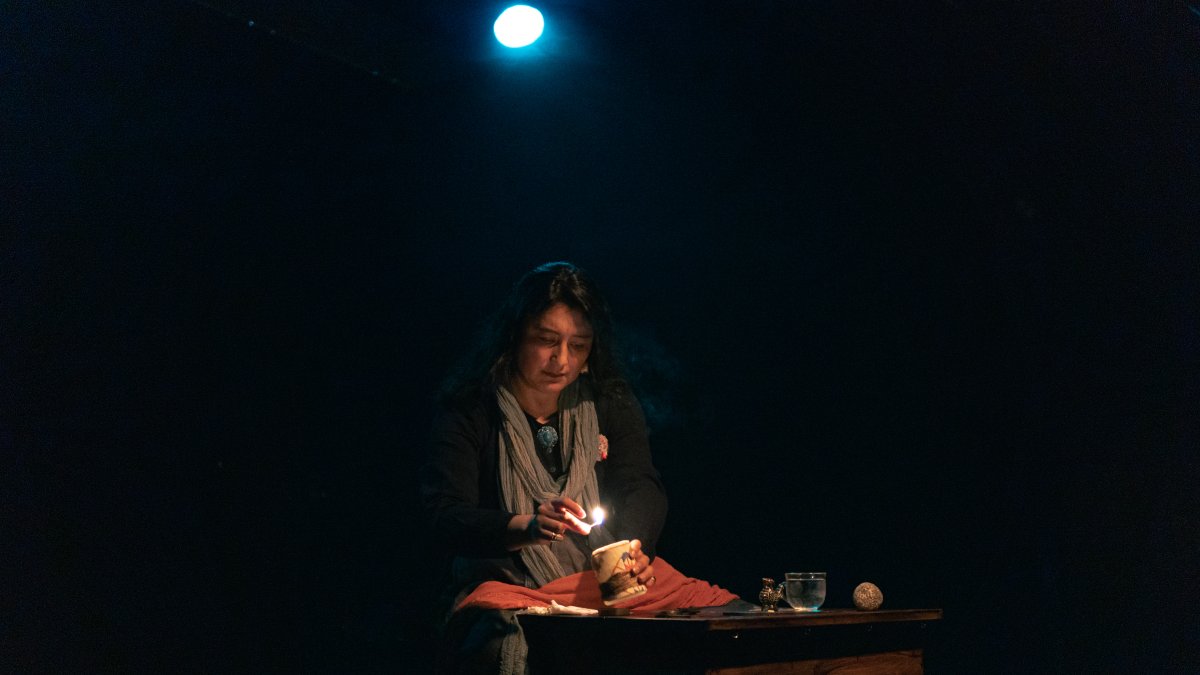 La muestra revisa las historias de la bisabuela, abuela y madre de la actriz Daysi Sánchez.