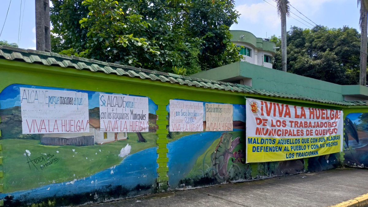 Reclamo. Los trabajadores llenaron de letreros los alrededores.
