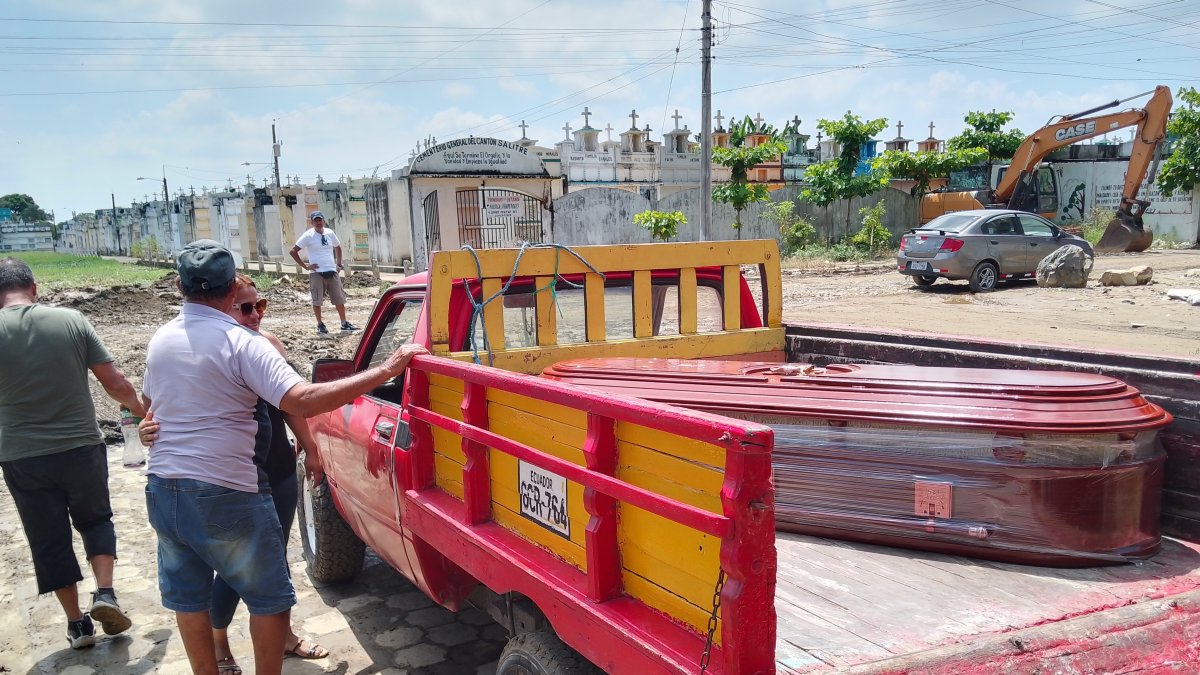 Familiares y amigos colaboraron para comprar el féretro.