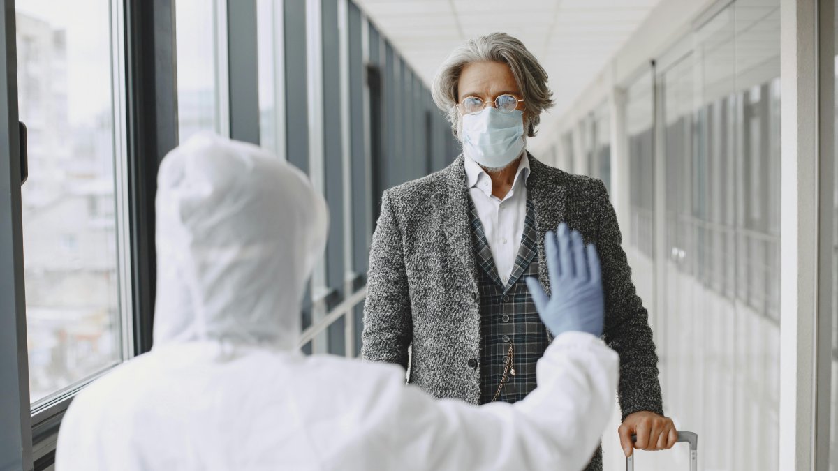 La medida aplica para viajeros procedentes de Perú, Colombia, Bolivia y Brasil.