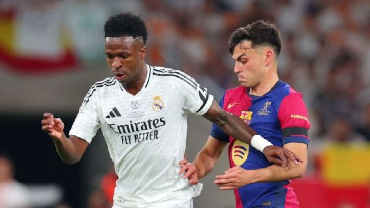 VInícius (i) es una de las cartas de gol de Real Madrid para el duelo ante FC Barcelona