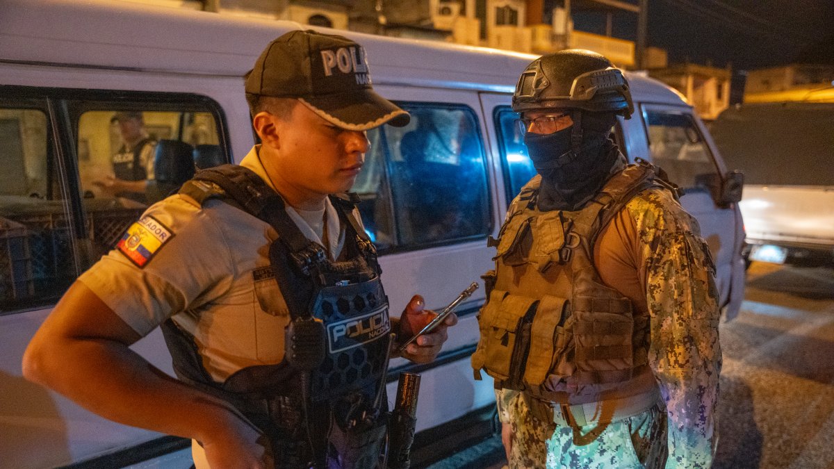 Referencial. Capturan a cinco hombres por tenencia ilegal de armas