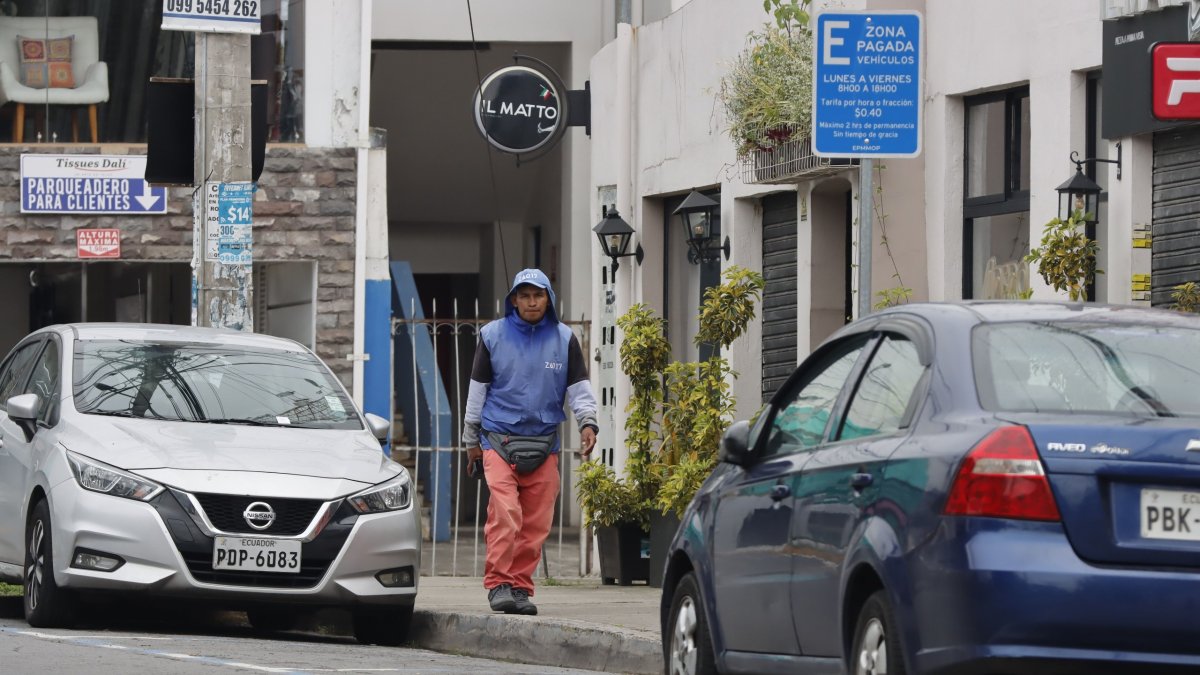 Estacionamientos. En la parroquia hay 674 plazas para autos y motos, además de dos parqueaderos públicos.