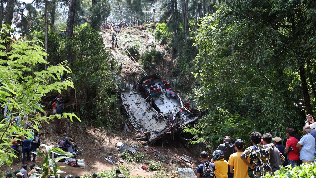 El bus cayó por un barranco en Sri Lanka.