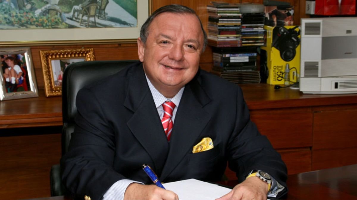 Álvaro Noboa es padre del presidente del Ecuador. Fue candidato a ese cargo por cinco ocasiones consecutivas.