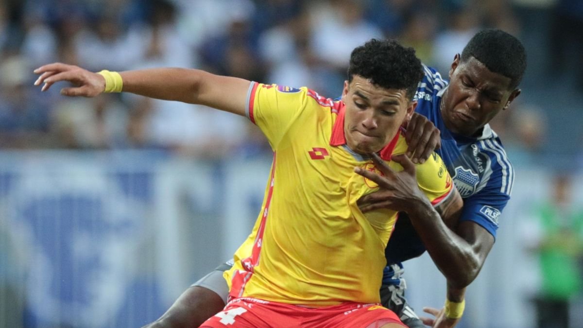 El encuentro entre Emelec  y Aucas resultó en una derrota para el equipo eléctrico.