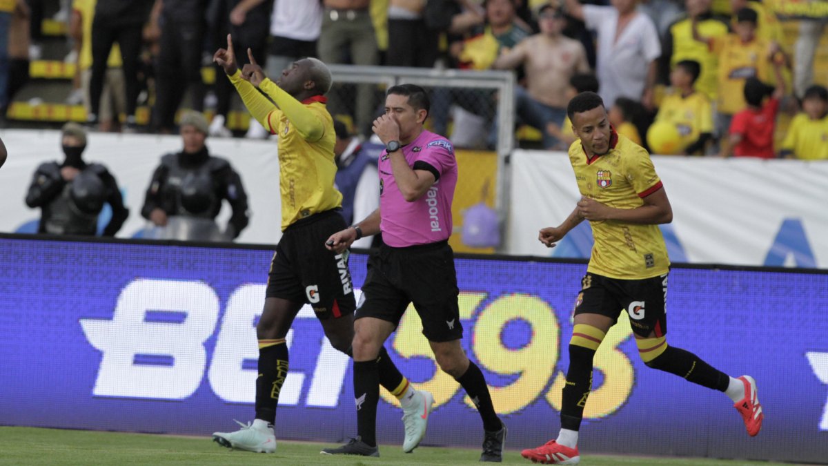 Felipe Caicedo marcó el gol del empate de Barcelona SC ante Universidad Católica.