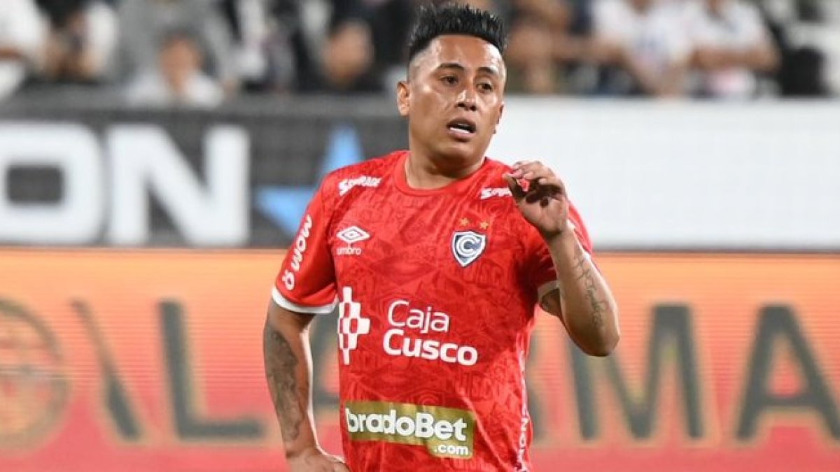 Christian Cueva juega en Cienciano de Perú.