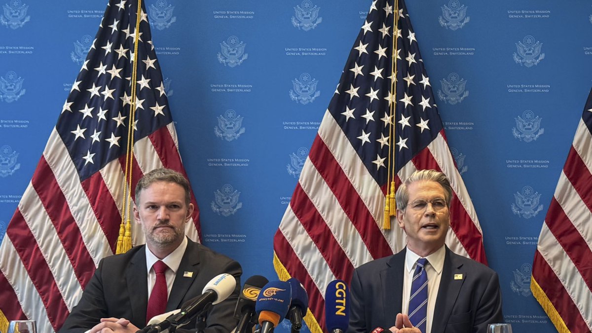 Ginebra. El secretario del Tesoro de Estados Unidos, Scott Bessent y el representante del Comercio, Jamieson Greer, anuncian la reducción de aranceles a China.