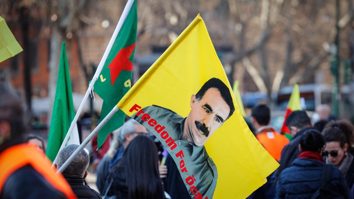 Protesta en Roma que pide la libertad de Abdullah Öcalan, fundador y líder del PKK.