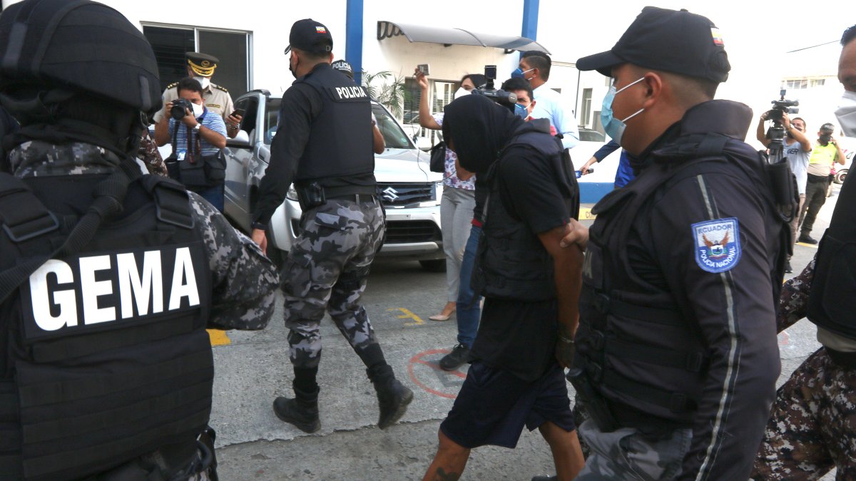 Policías realizan operativos de control antidelincuencial.