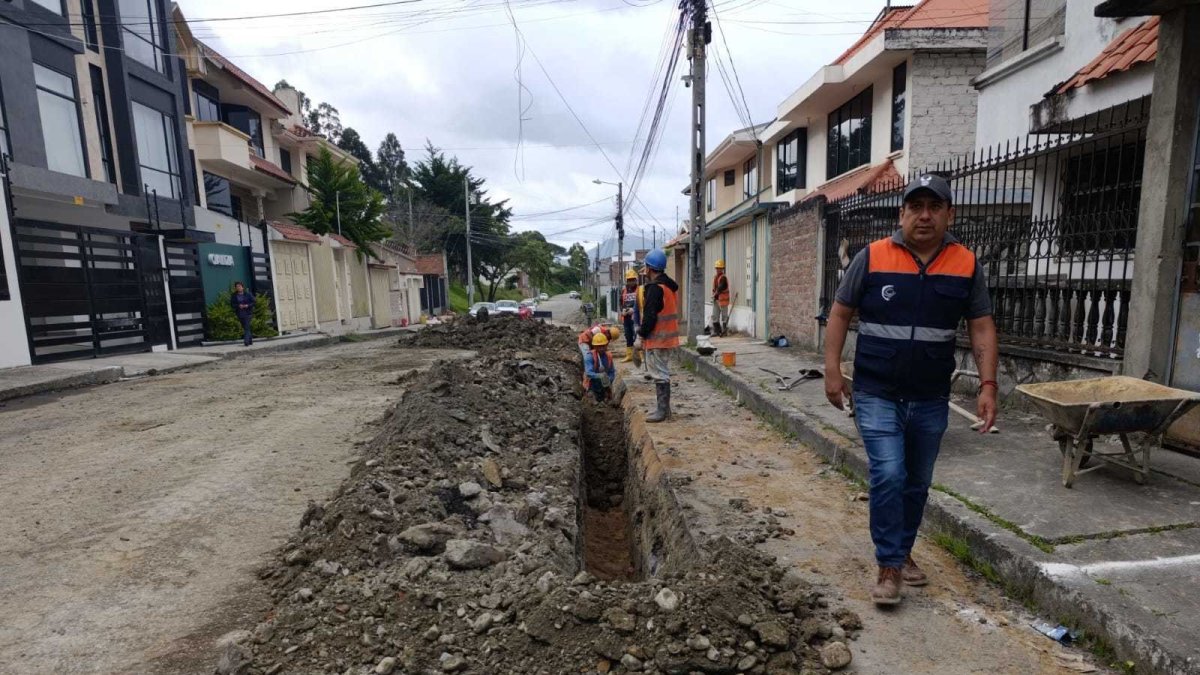 Loja- En lo alto del norte de la ciudad de Loja, la Ciudadela Electricista Alto se mantiene en pie gracias a la resiliencia de sus moradores.
