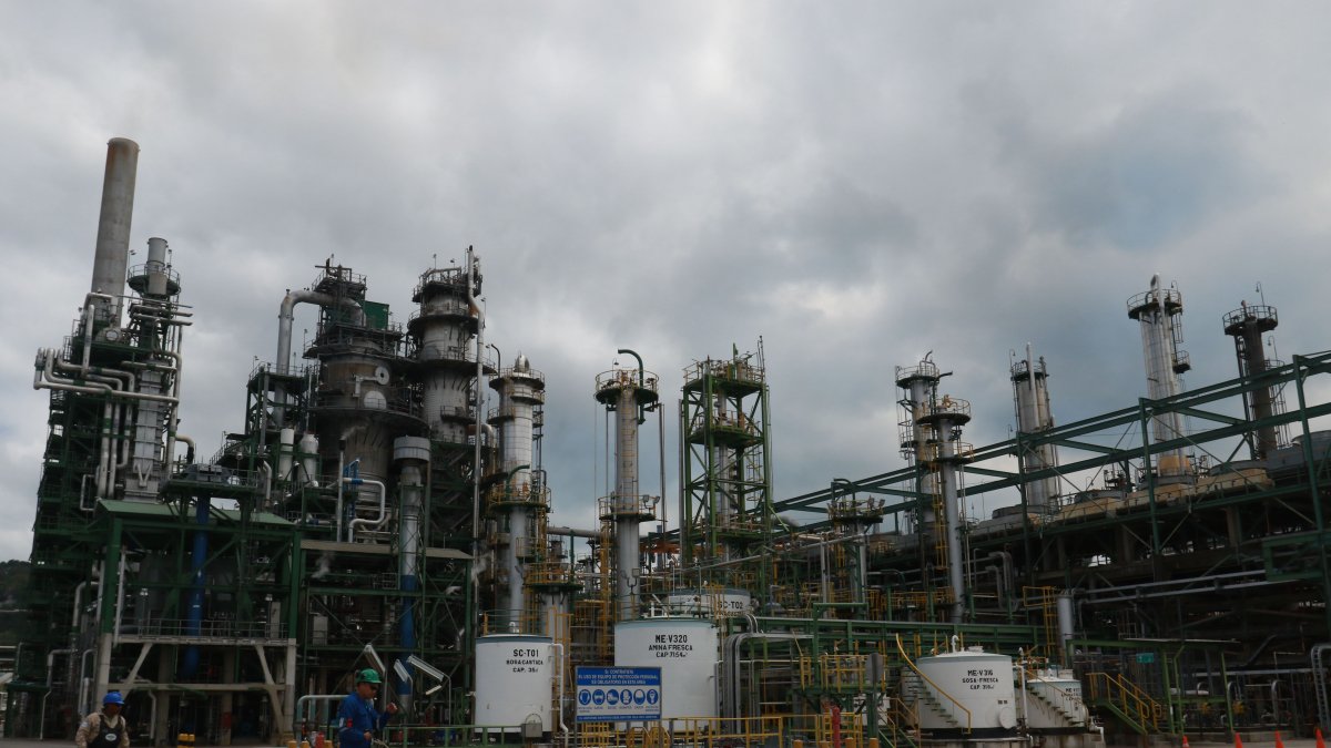 La salida de operación de este complejo refinador causó que se suspenda el procesamiento de crudo en la Refinería Esmeraldas.