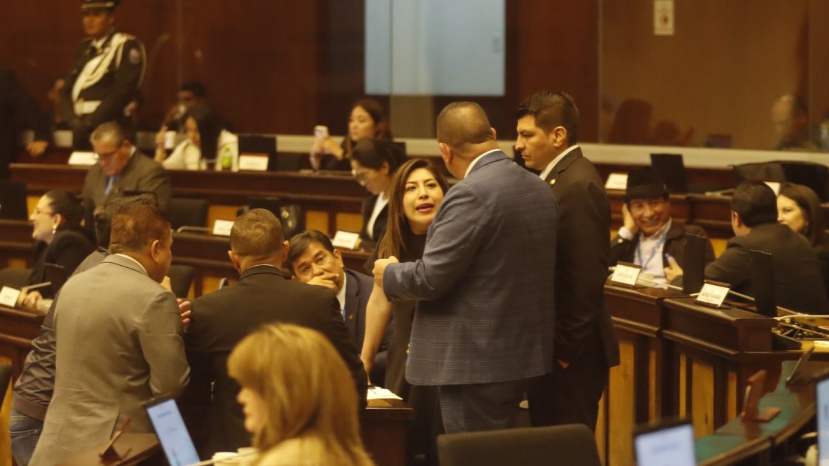 El informe de la Comisión de Biodiversidad fue presentado por el legislador Guido Vargas.