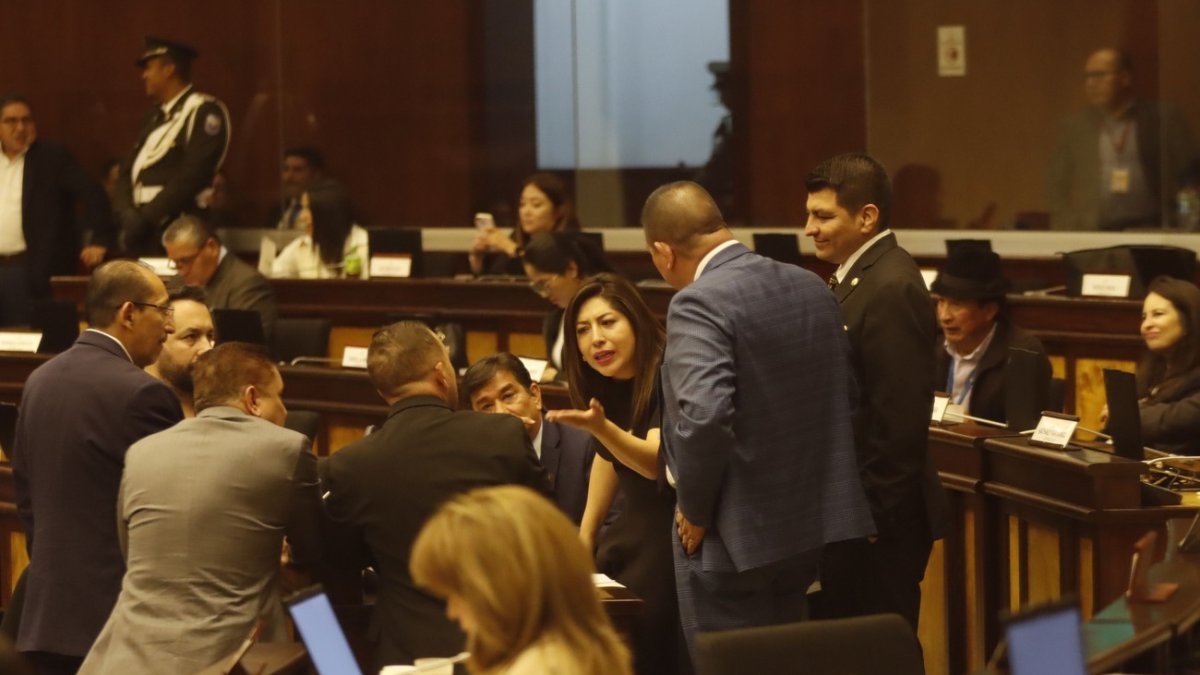 El 12 de mayo la Asamblea trató dos leyes polémicas sin llegar a aprobarlas.