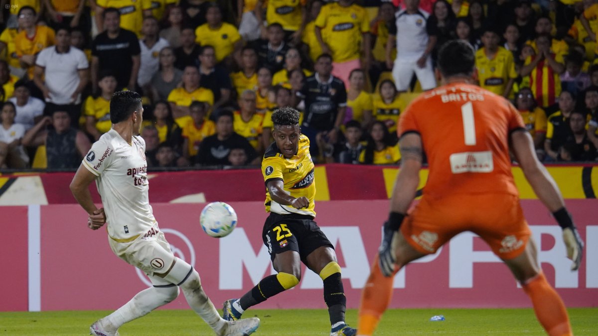 Barcelona SC buscará en Lima la revancha ante Universitario.