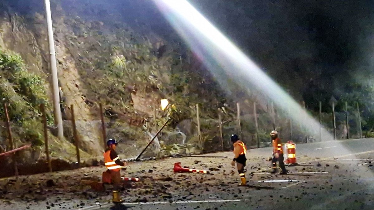 Deslizamiento de tierra bloqueó el túnel Guayasamín la mañana del martes 13 de mayo