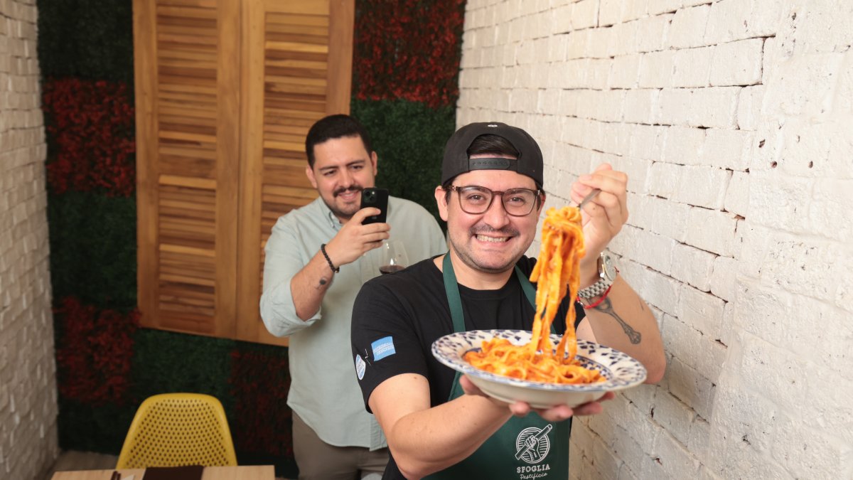 Su pastificio transporta a Italia desde el centro de Guayaquil.