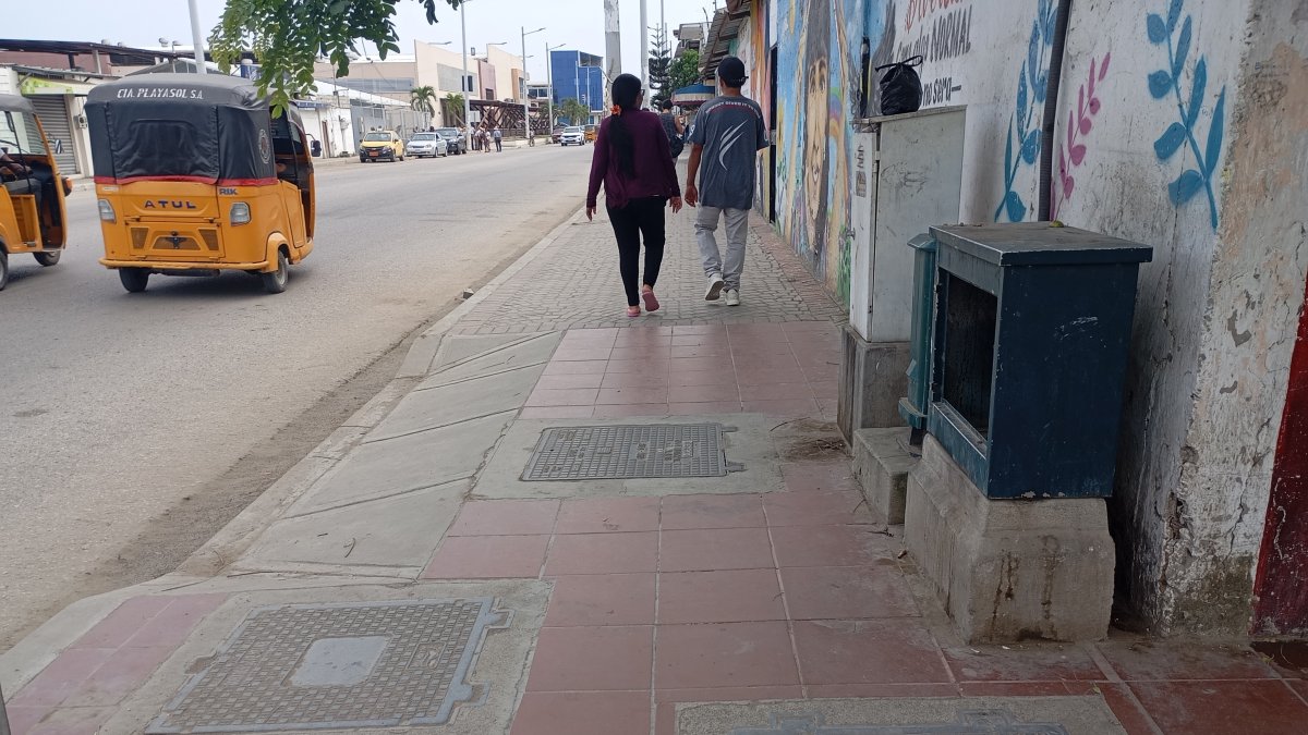 CNEL empieza a soldar sus cajas.