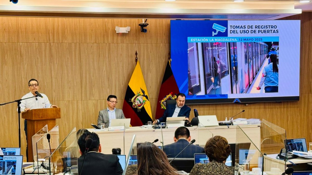 El gerente del Metro de Quito, Juan Carlos Parra, compareció este martes 13 de mayo ante el Concejo Metropolitano para explicar las recientes fallas reportadas en el sistema de transporte subterráneo