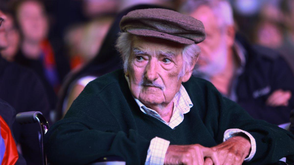 Fotografía de archivo del expresidente uruguayo José 'Pepe' Mujica durante un homenaje, en Montevideo (Uruguay).